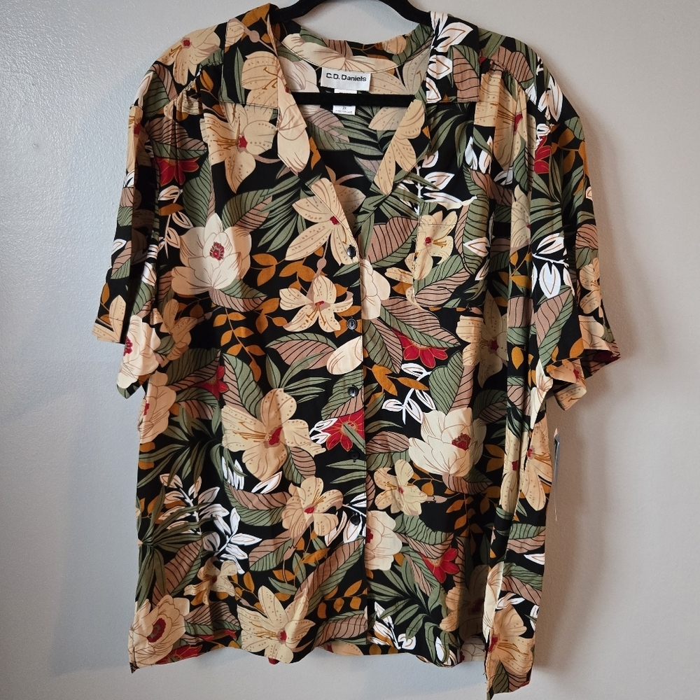 NWT C.D. Daniels Floral Button Down Shirt Top Summer Vacation Tropical
